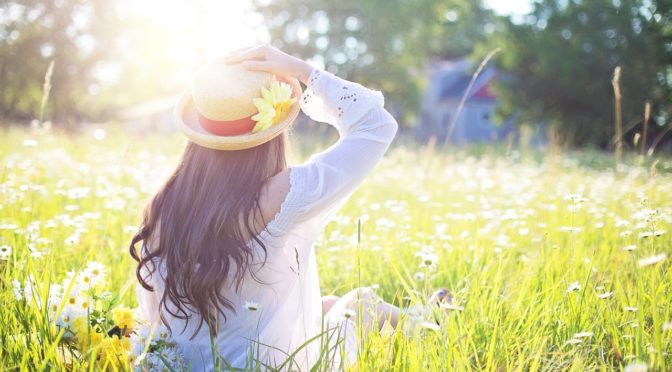 Mujer con pelo en primavera
