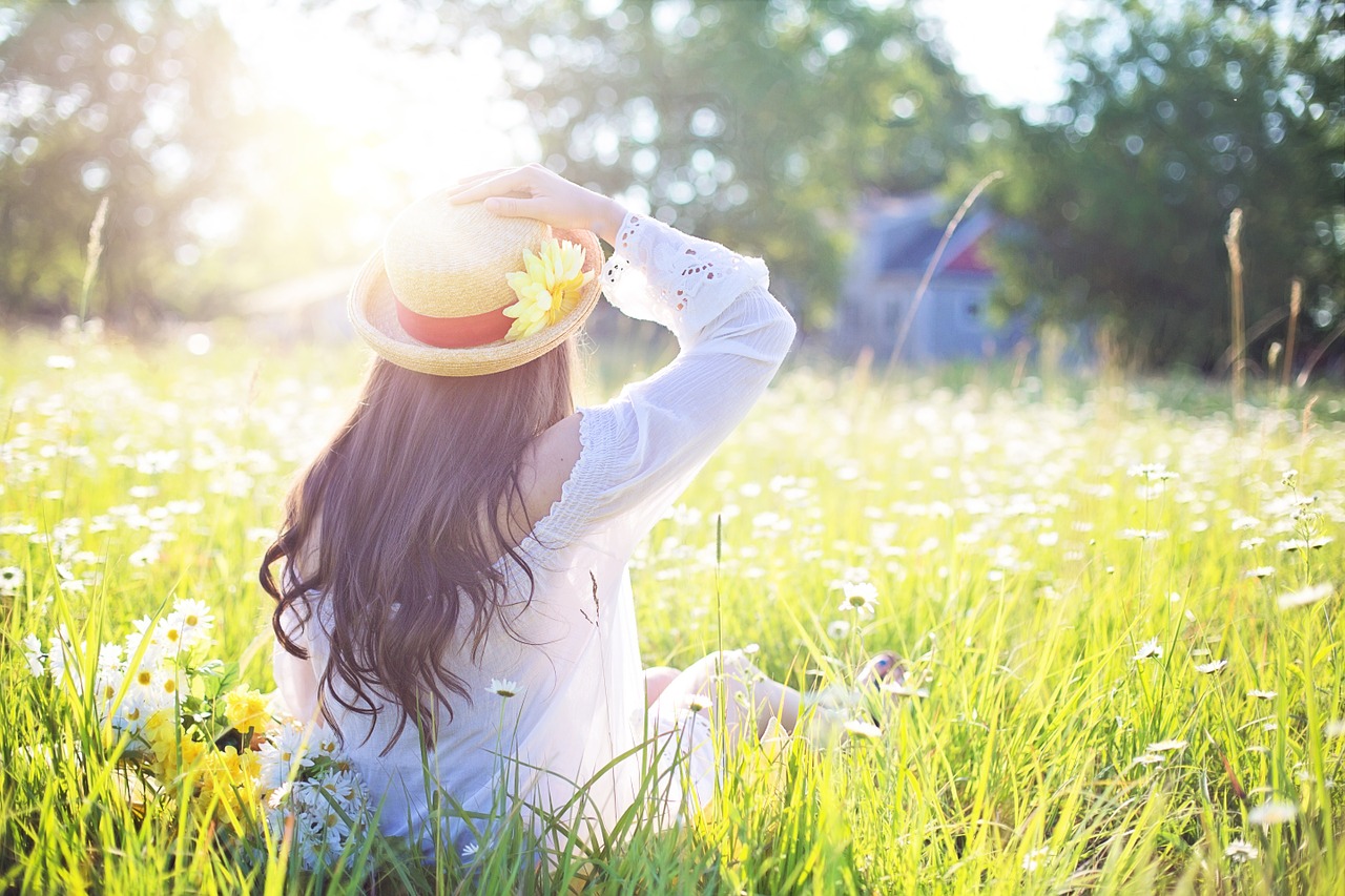 Mujer con pelo en primavera